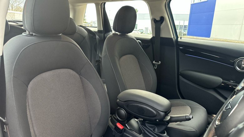 MINI Hatchback 1.5 Cooper Classic 5dr Auto Petrol Hatchback